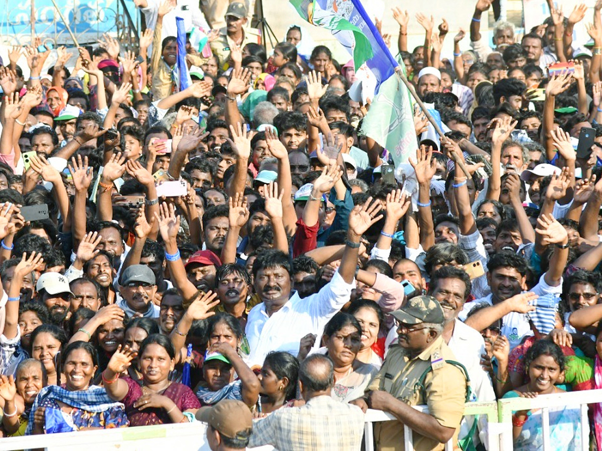 AP CM YS Jagan Public Meeting at Kandukur Photos13