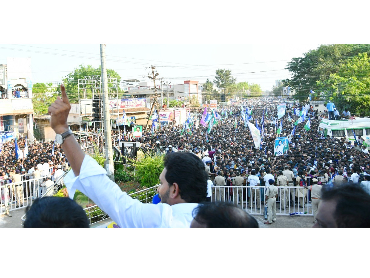 AP CM YS Jagan Public Meeting at Kandukur Photos15