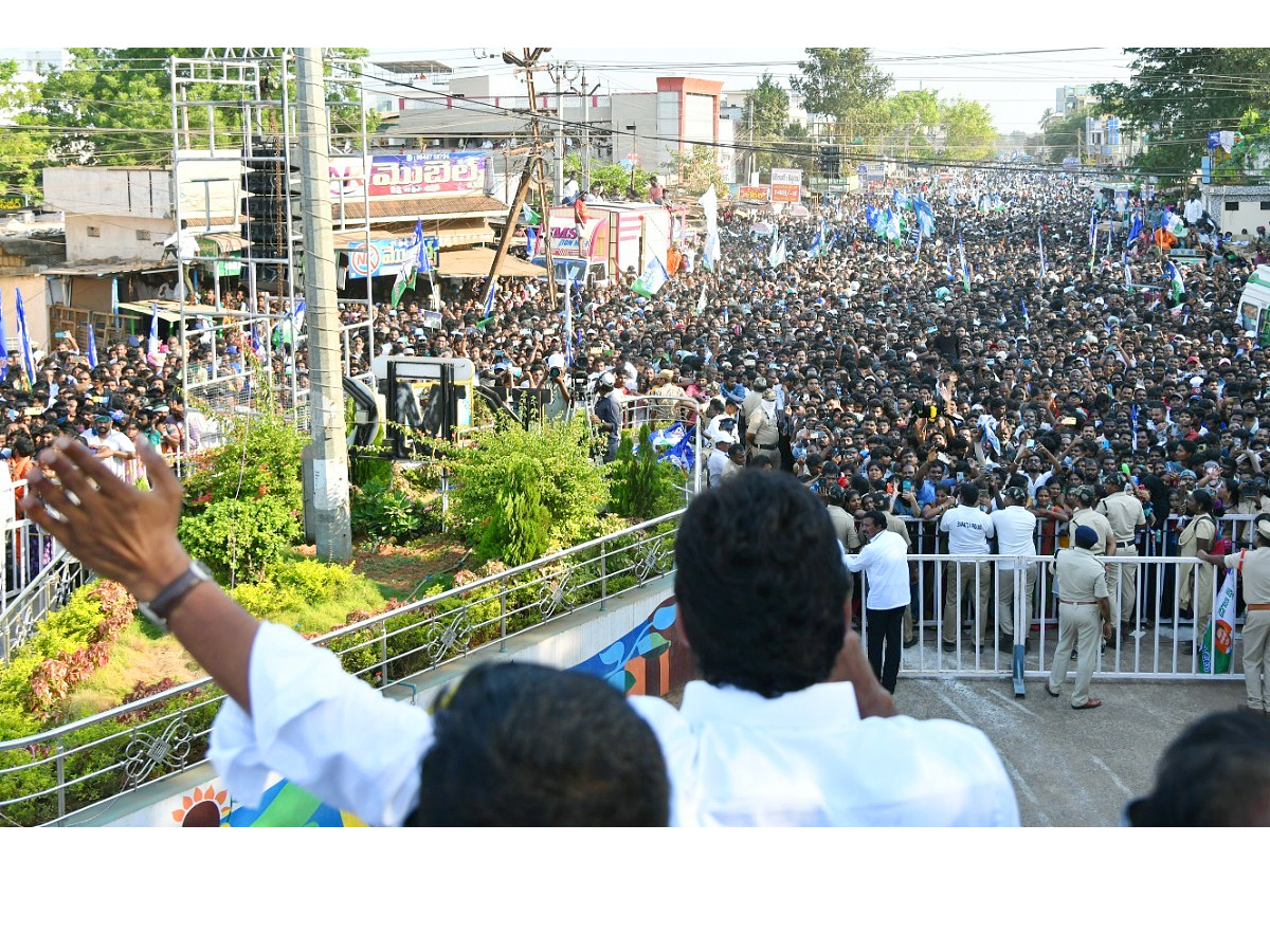 AP CM YS Jagan Public Meeting at Kandukur Photos16