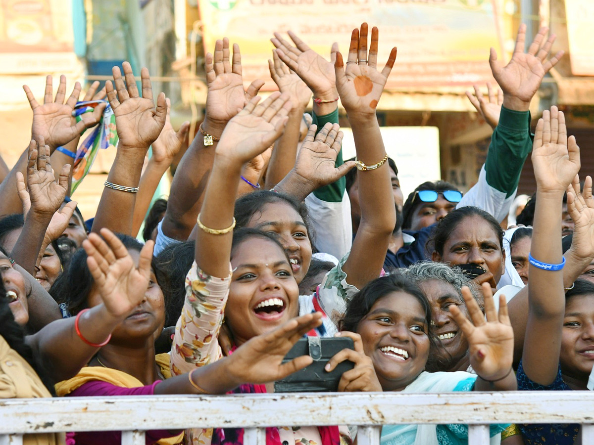 AP CM YS Jagan Public Meeting at Kandukur Photos9