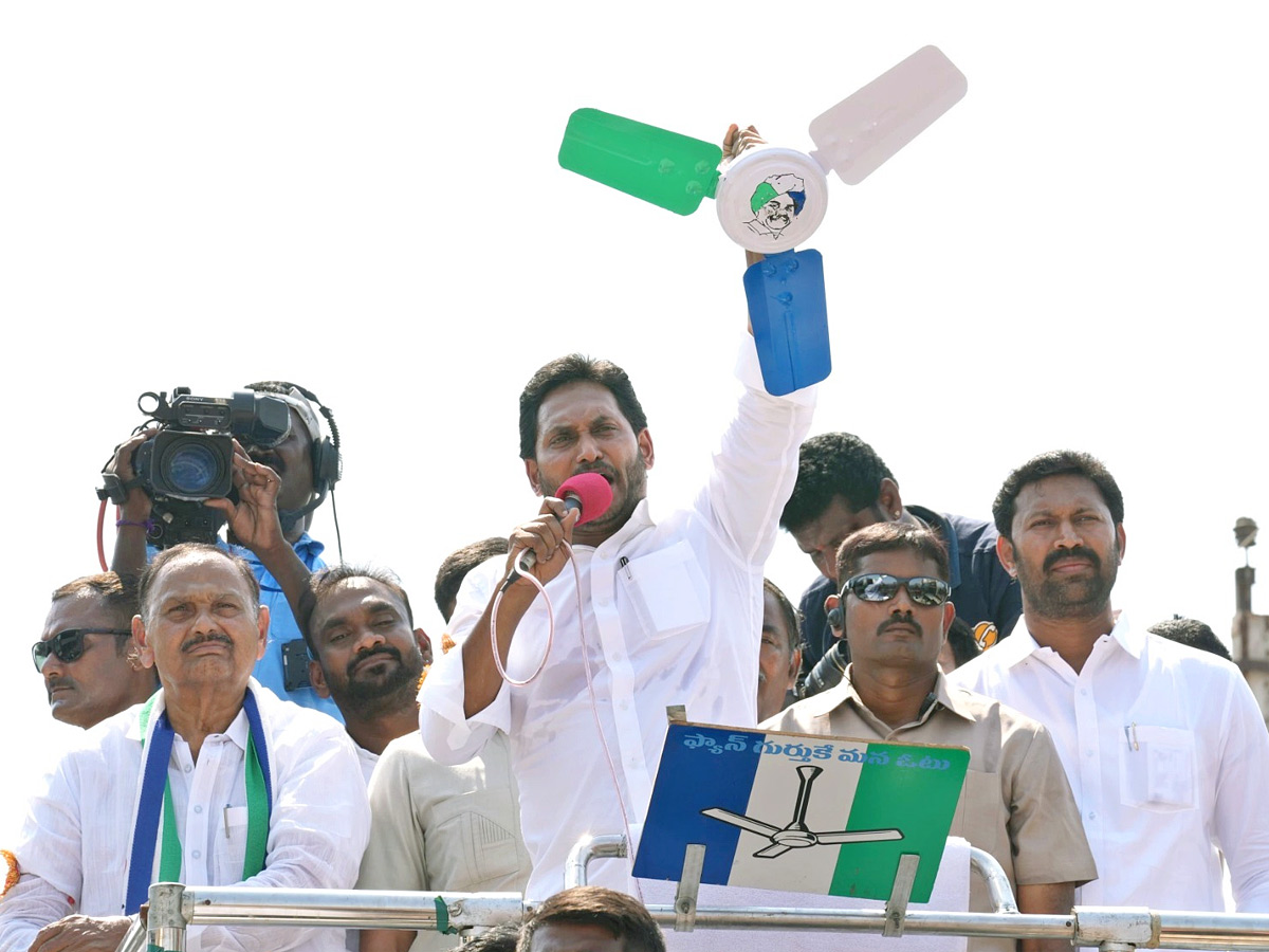 AP CM YS Jagan Public Meeting at Mydukur Photos15