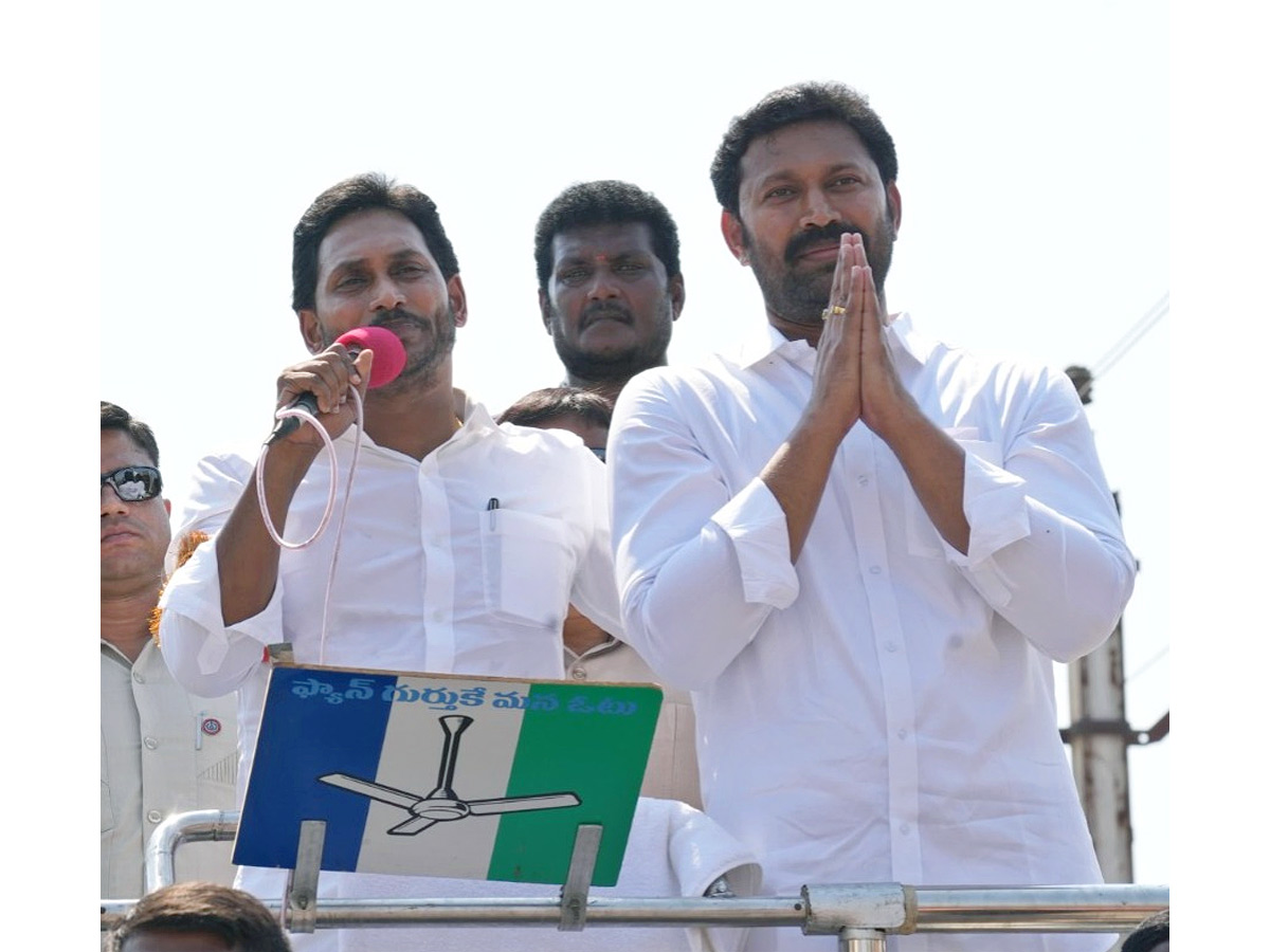 AP CM YS Jagan Public Meeting at Mydukur Photos16