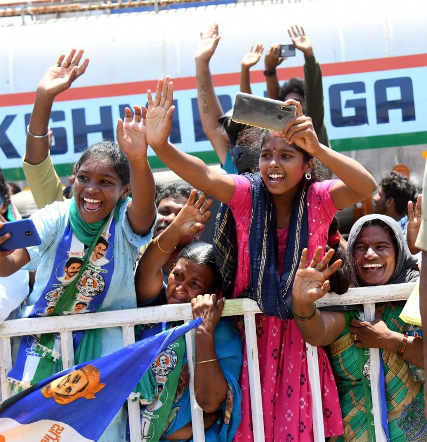 CM Jagan Election Campaign Day-3 Photos25