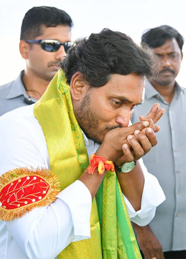 CM Jagan invoke divine blessings ahead nomination11