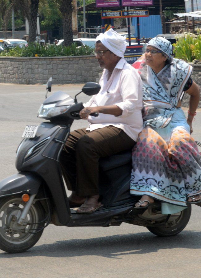 Heavy Heat Waves in Telugu States Photos10