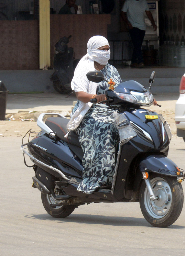 Heavy Heat Waves in Telugu States Photos4