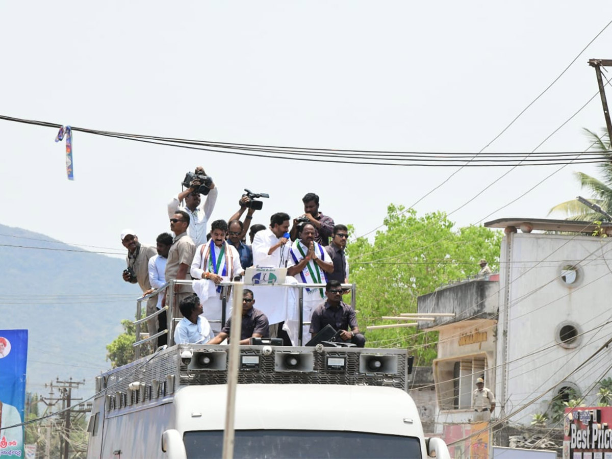 Huge Crowd Attends CM YS Jagan Public Meeting At Chodavaram10