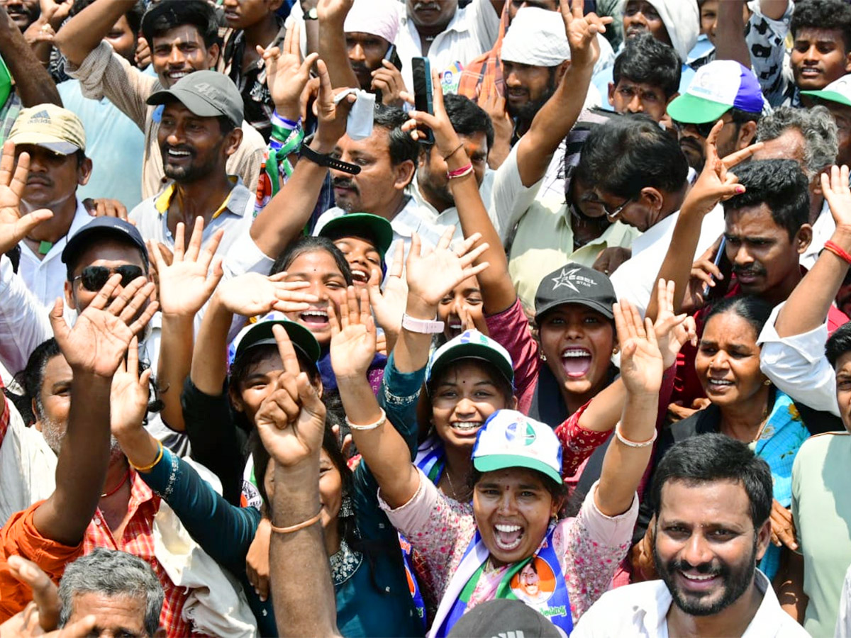 Huge Crowd Attends CM YS Jagan Public Meeting At Chodavaram11