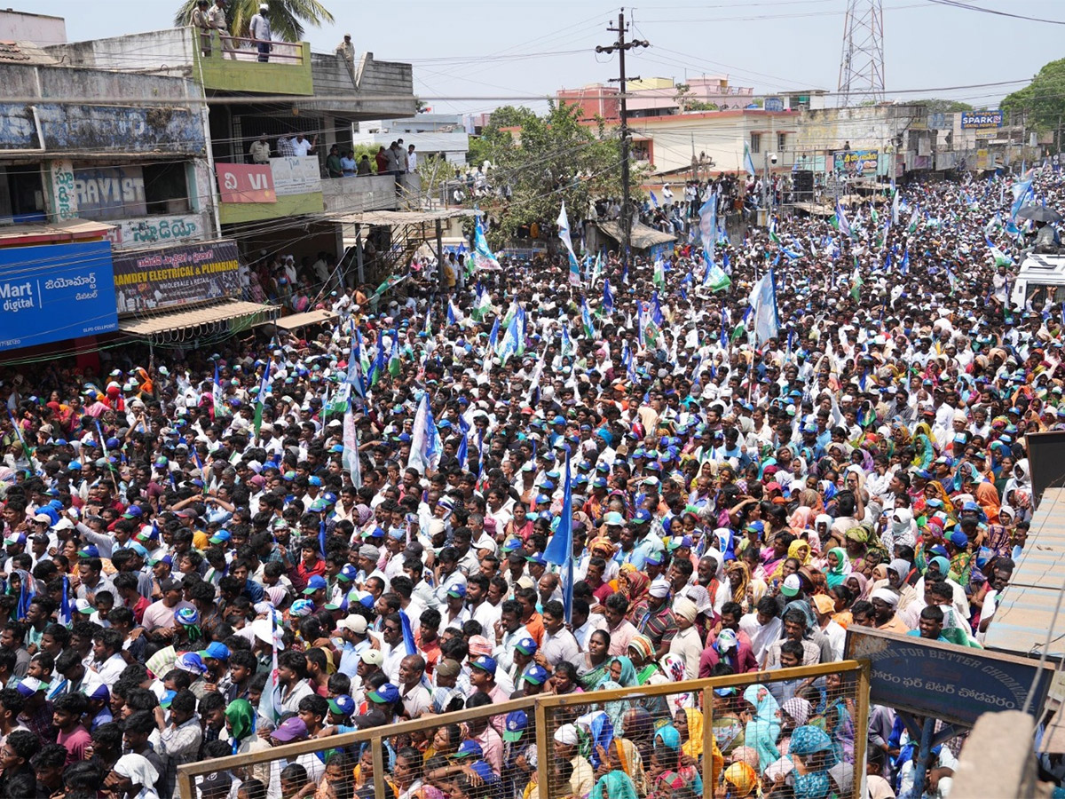 Huge Crowd Attends CM YS Jagan Public Meeting At Chodavaram14