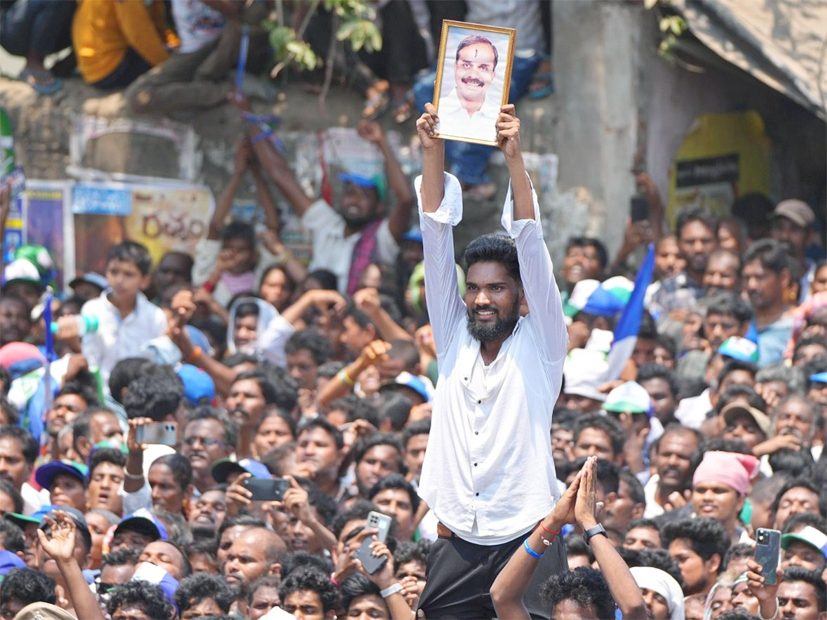 Huge Crowd Attends CM YS Jagan Public Meeting At Chodavaram16