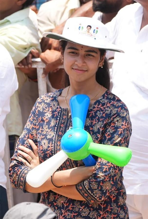 Huge Crowd Attends CM YS Jagan Public Meeting At Chodavaram18