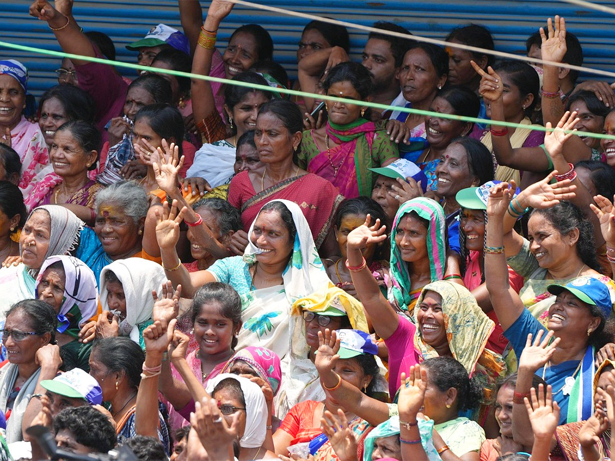 Huge Crowd Attends CM YS Jagan Public Meeting At Chodavaram19