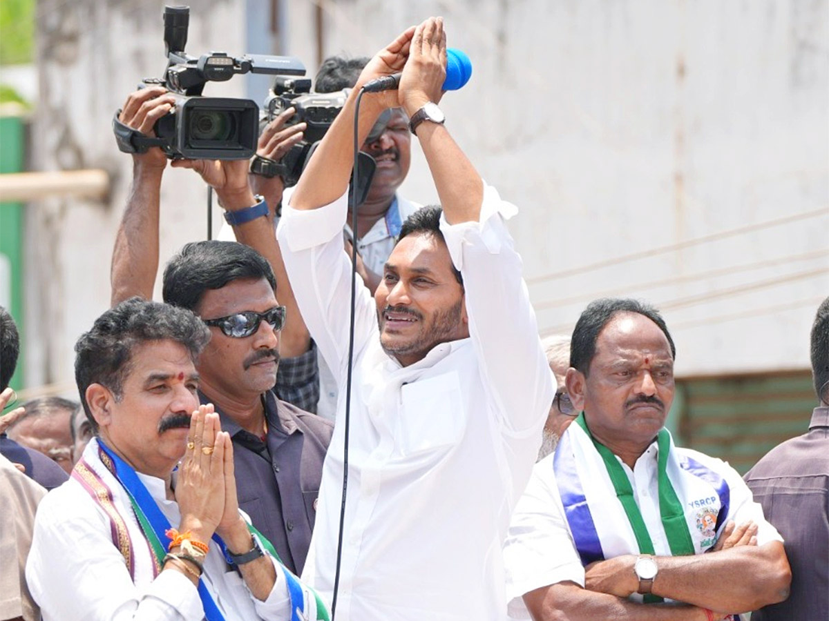 Huge Crowd Attends CM YS Jagan Public Meeting At Chodavaram21