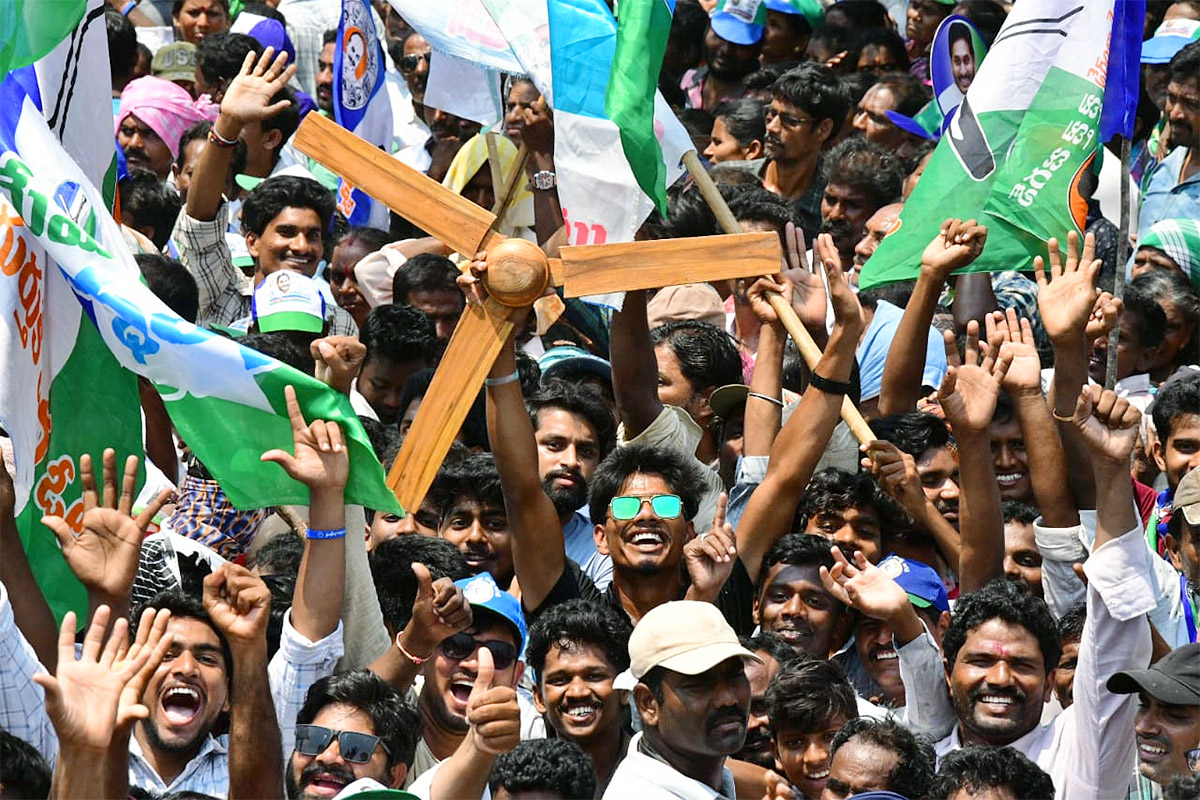 Huge Crowd Attends CM YS Jagan Public Meeting At Chodavaram6