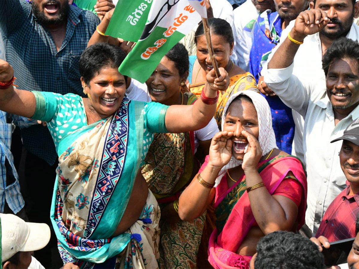 Huge Crowd Attends CM YS Jagan Public Meeting At Chodavaram7