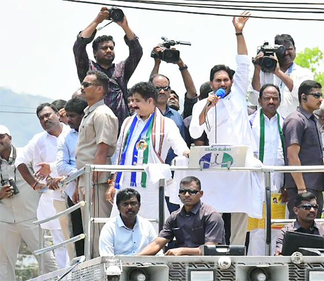 Huge Crowd Attends CM YS Jagan Public Meeting At Chodavaram8