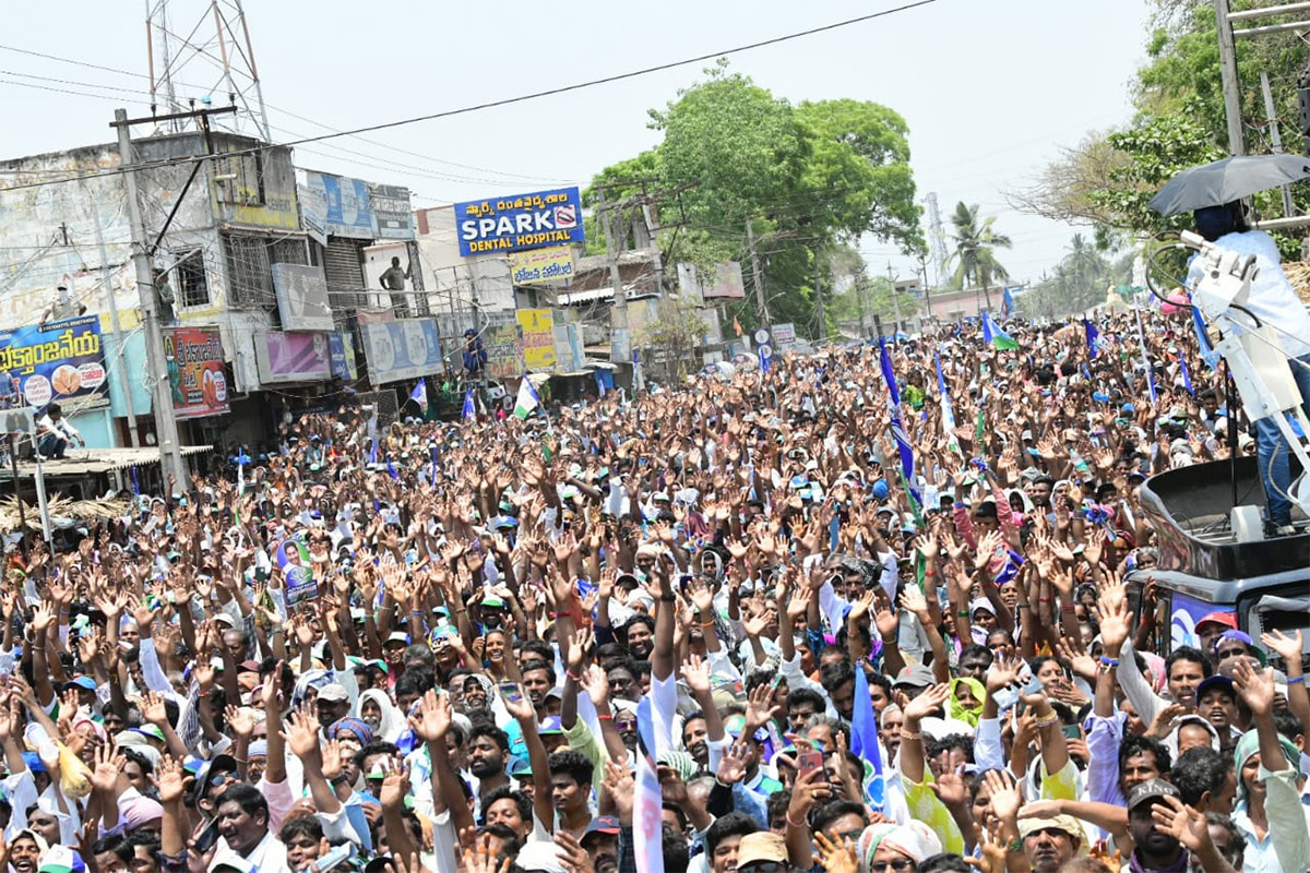 Huge Crowd Attends CM YS Jagan Public Meeting At Chodavaram9