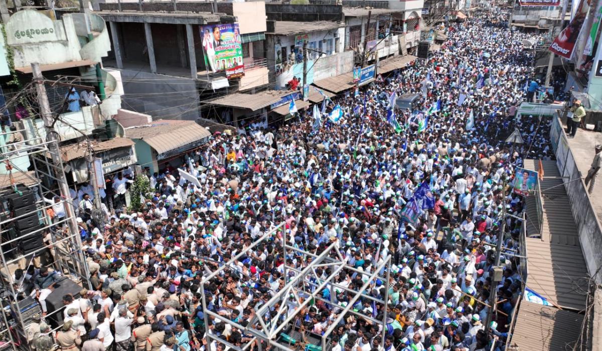 Huge Crowd Attends YS Jagan Mohan Reddy Public Meeting Photos1