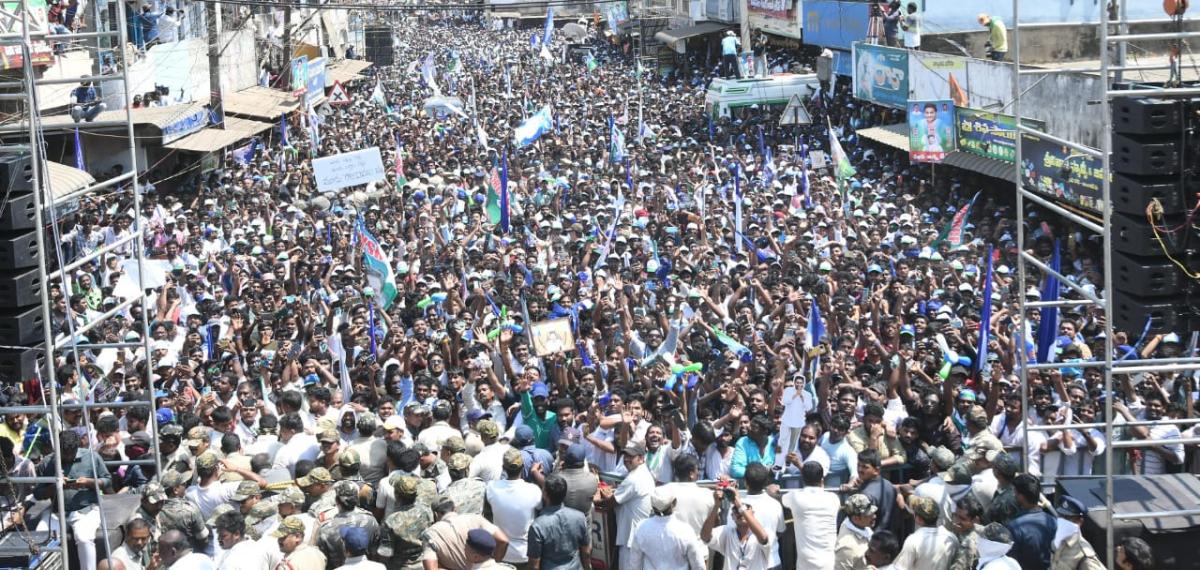 Huge Crowd Attends YS Jagan Mohan Reddy Public Meeting Photos4