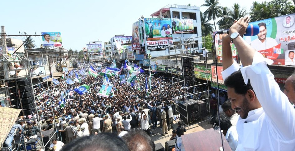 Huge Crowd Attends YS Jagan Mohan Reddy Public Meeting Photos6