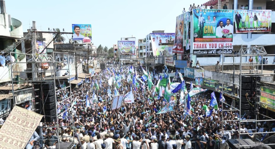 Huge Crowd Attends YS Jagan Mohan Reddy Public Meeting Photos7