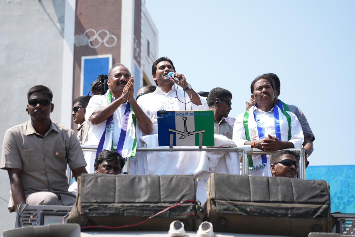 Huge Crowd Attends YS Jagan Mohan Reddy Public Meeting Photos8