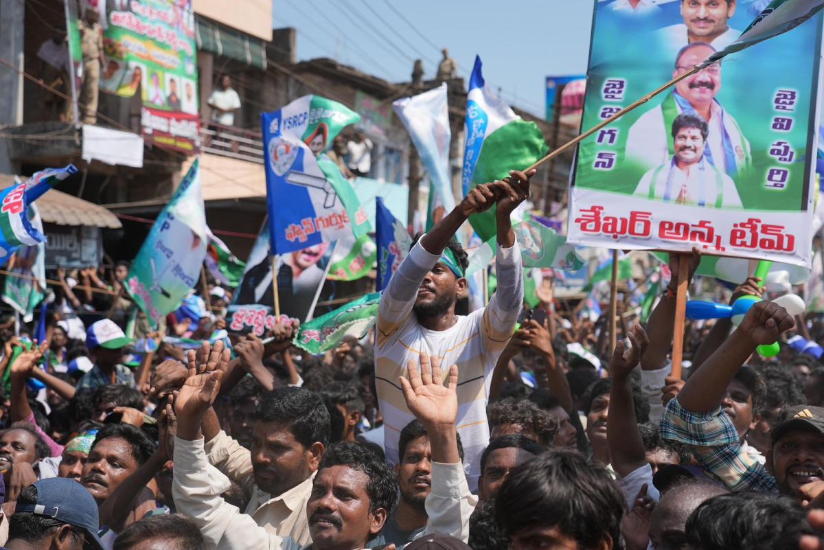 Huge Crowd Attends YS Jagan Mohan Reddy Public Meeting Photos9