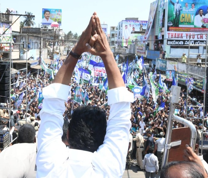 Huge Crowd Attends YS Jagan Mohan Reddy Public Meeting Photos20