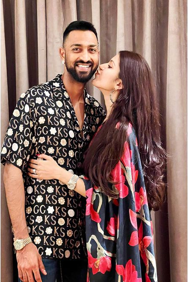 IPL 2024 LSG Krunal Pandya Wife Pankhuri Sharma Beautiful Pics2