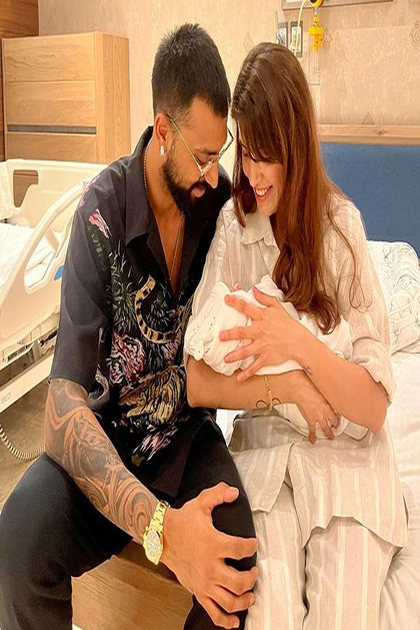 IPL 2024 LSG Krunal Pandya Wife Pankhuri Sharma Beautiful Pics14