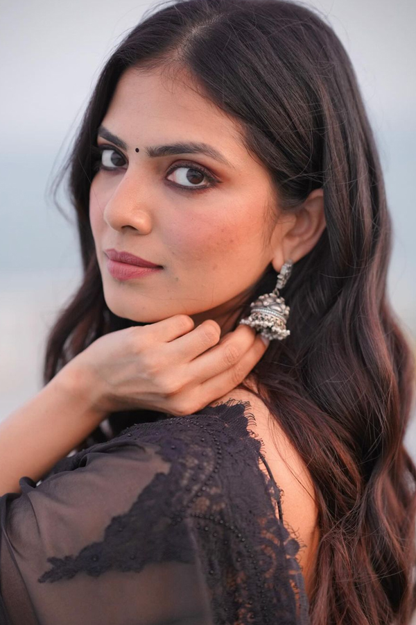 Malayalam Actress Malavika Mohanan Looks Amazing In Black Saree3