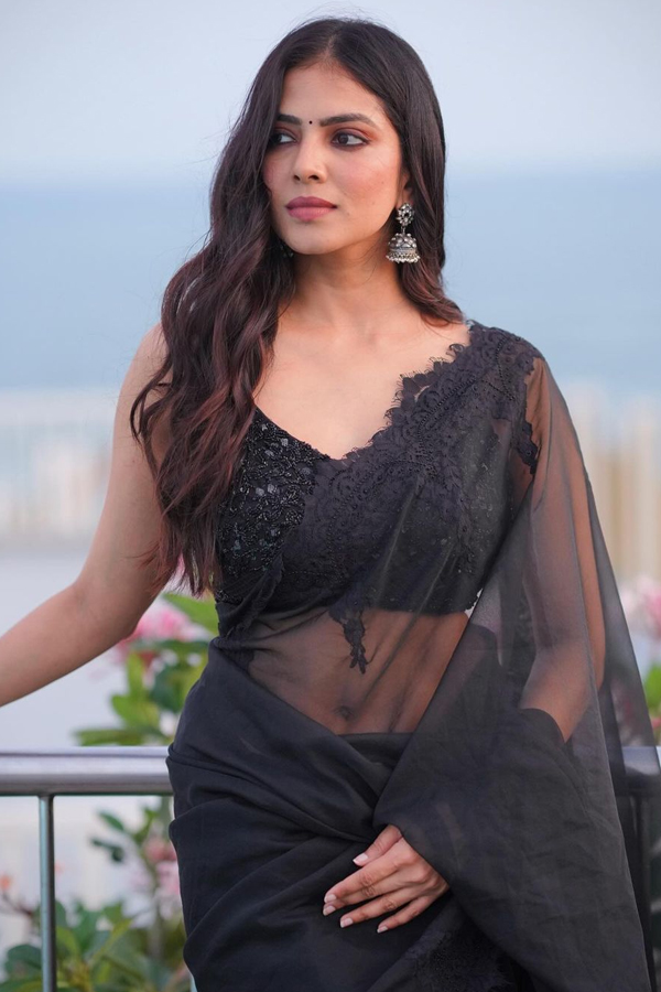 Malayalam Actress Malavika Mohanan Looks Amazing In Black Saree5