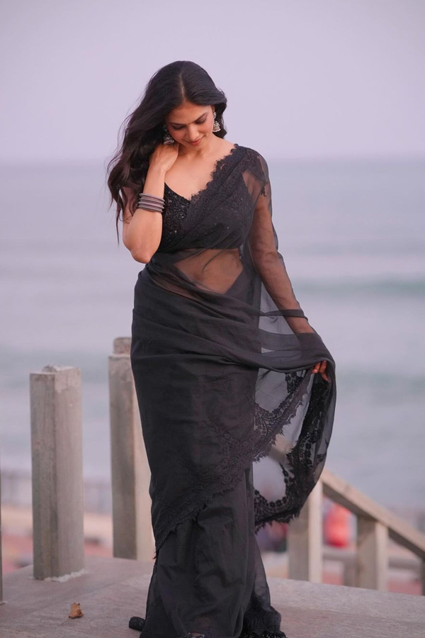 Malayalam Actress Malavika Mohanan Looks Amazing In Black Saree6