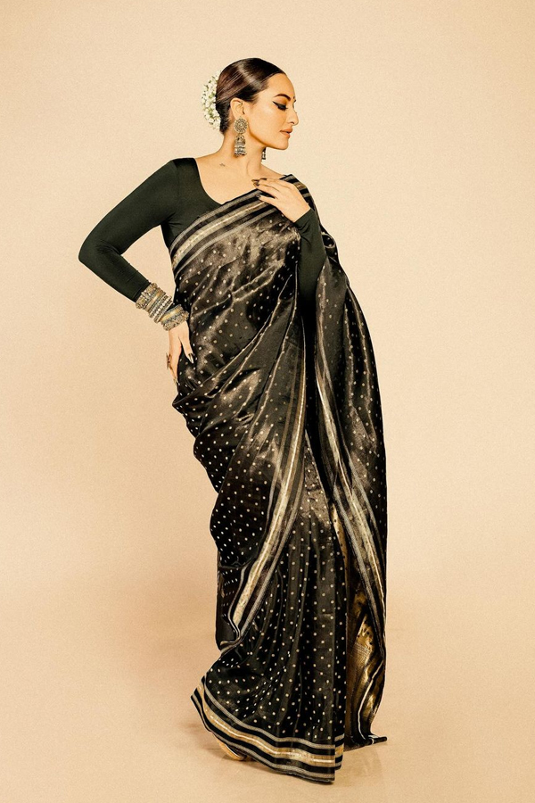 Sonakshi Sinha Shines Like A Queen In Black Saree3