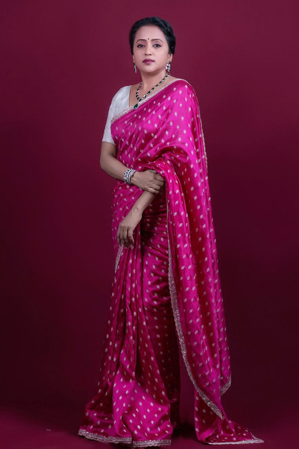 Evergreen Anchor Suma Kanakala Looks More Beautiful In This Half Saree6