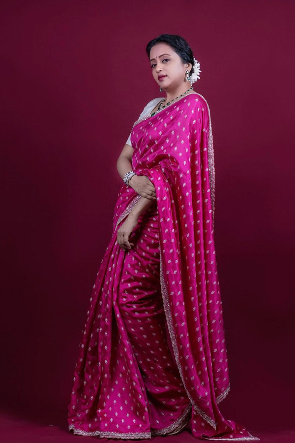 Evergreen Anchor Suma Kanakala Looks More Beautiful In This Half Saree8