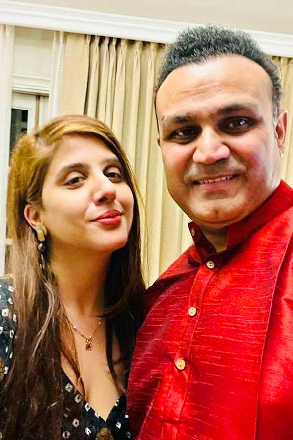 Virender Sehwag Wife Aarti's Biography And Personal Information: Photos14