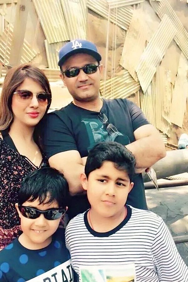 Virender Sehwag Wife Aarti's Biography And Personal Information: Photos7