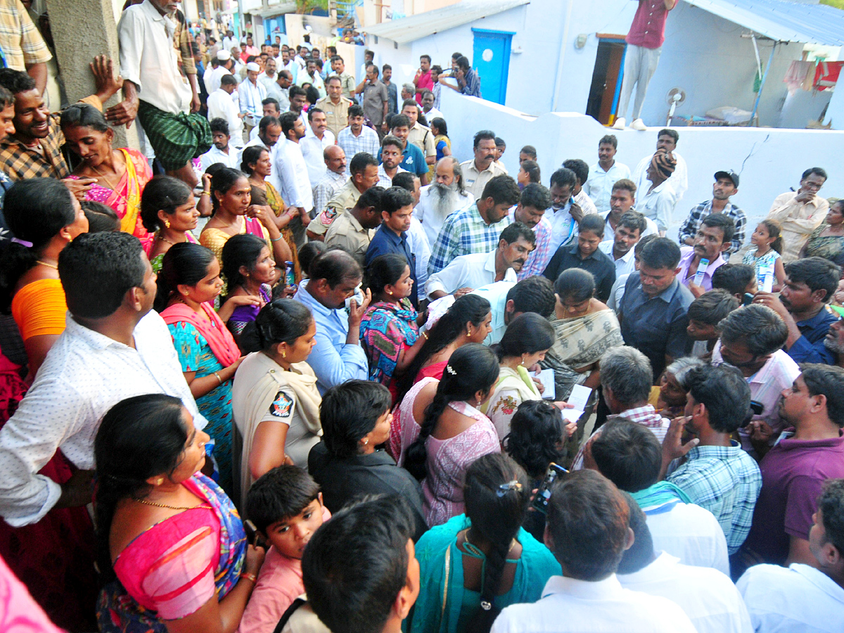 YS Bharathi Reddy Election Campaign In Pulivendula Photos4