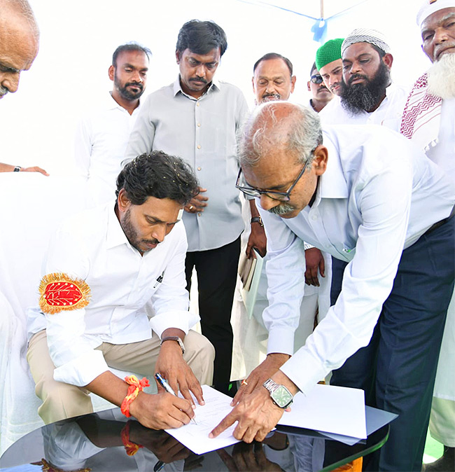 cm ys jagan pulivendula siddham photos10