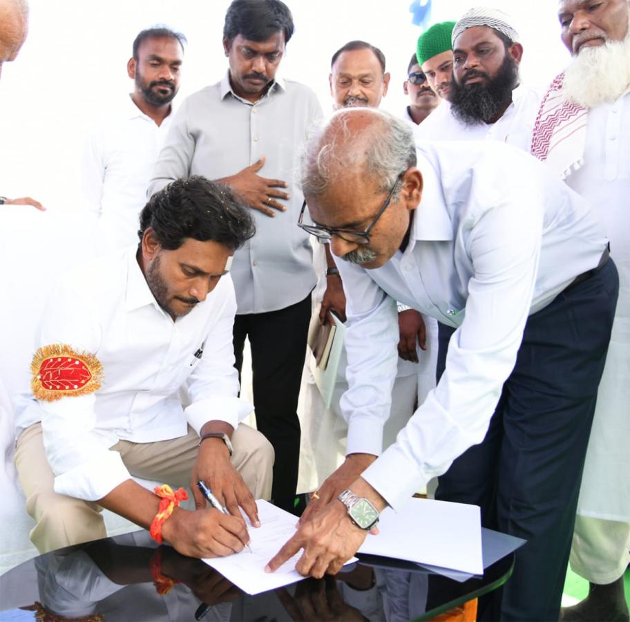 cm ys jagan pulivendula siddham photos12