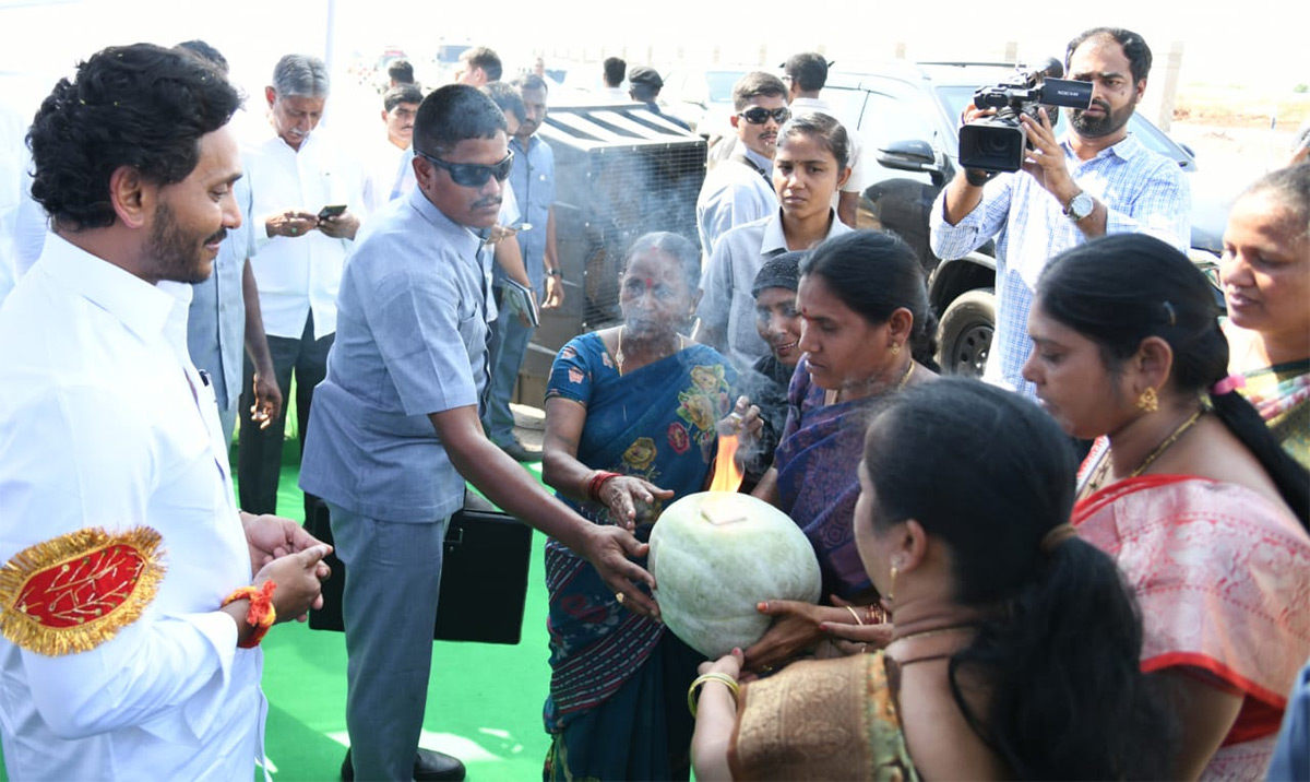 cm ys jagan pulivendula siddham photos13