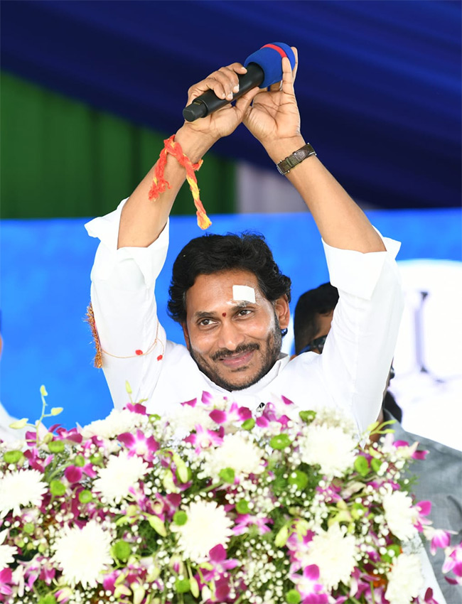 cm ys jagan pulivendula siddham photos17