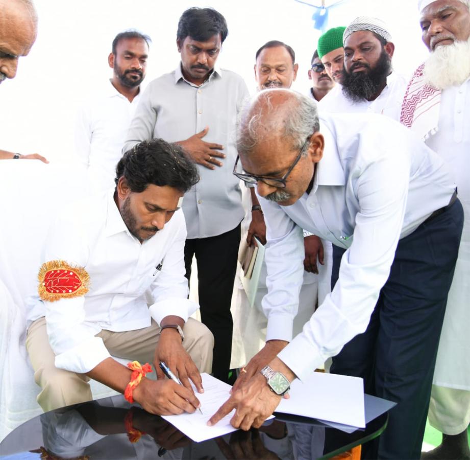 cm ys jagan pulivendula siddham photos5