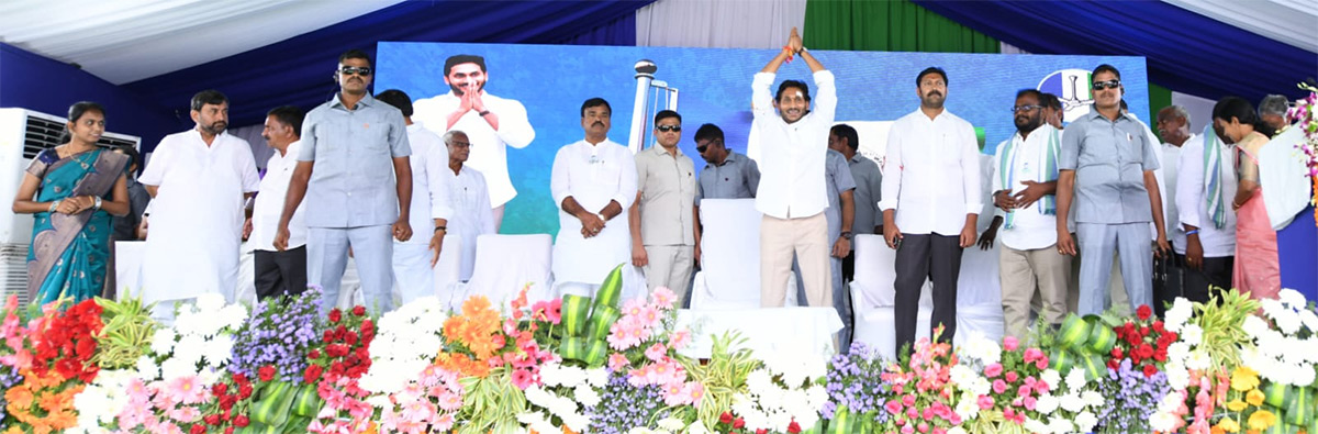 cm ys jagan pulivendula siddham photos8