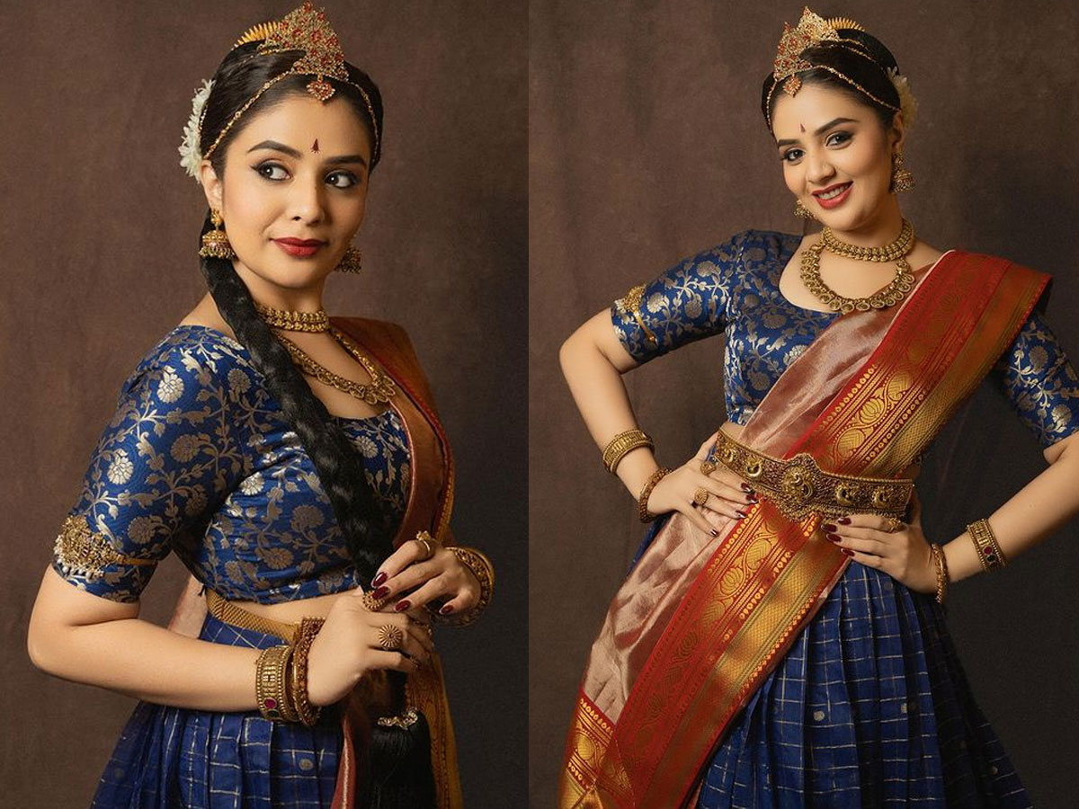 Sreemukhi Traditional Look Photos Goes Viral1