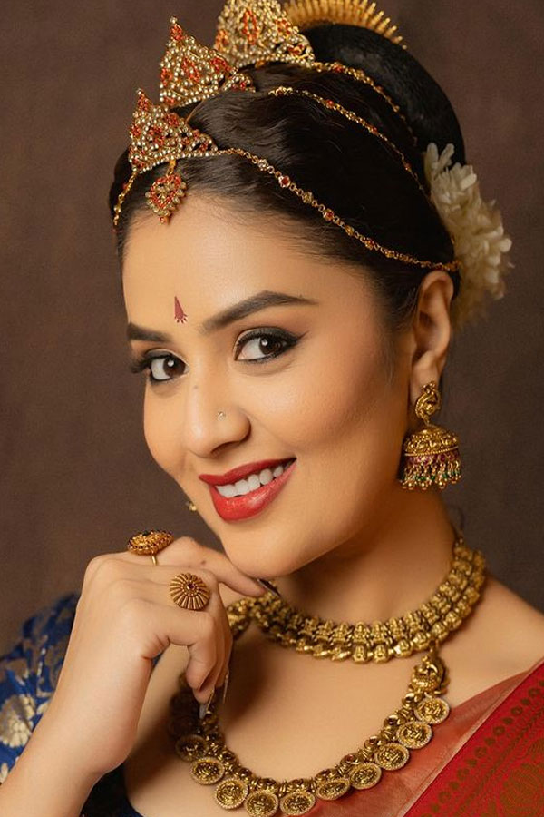 Sreemukhi Traditional Look Photos Goes Viral2