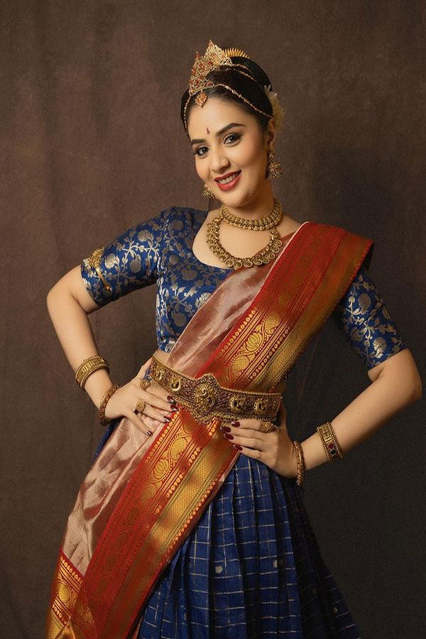 Sreemukhi Traditional Look Photos Goes Viral3