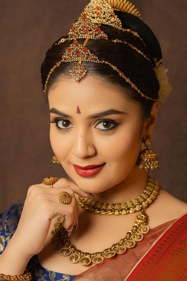 Sreemukhi Traditional Look Photos Goes Viral11