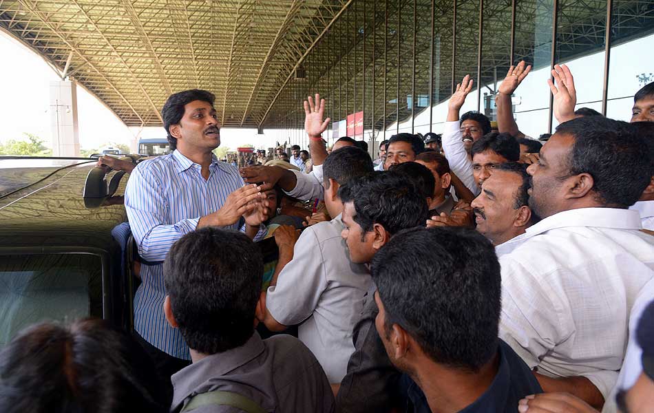 YS Jagan tour of helen cyclone affected areas - Sakshi6